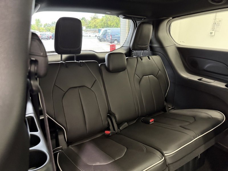 New 2026 Chrysler Pacifica Limited image 12