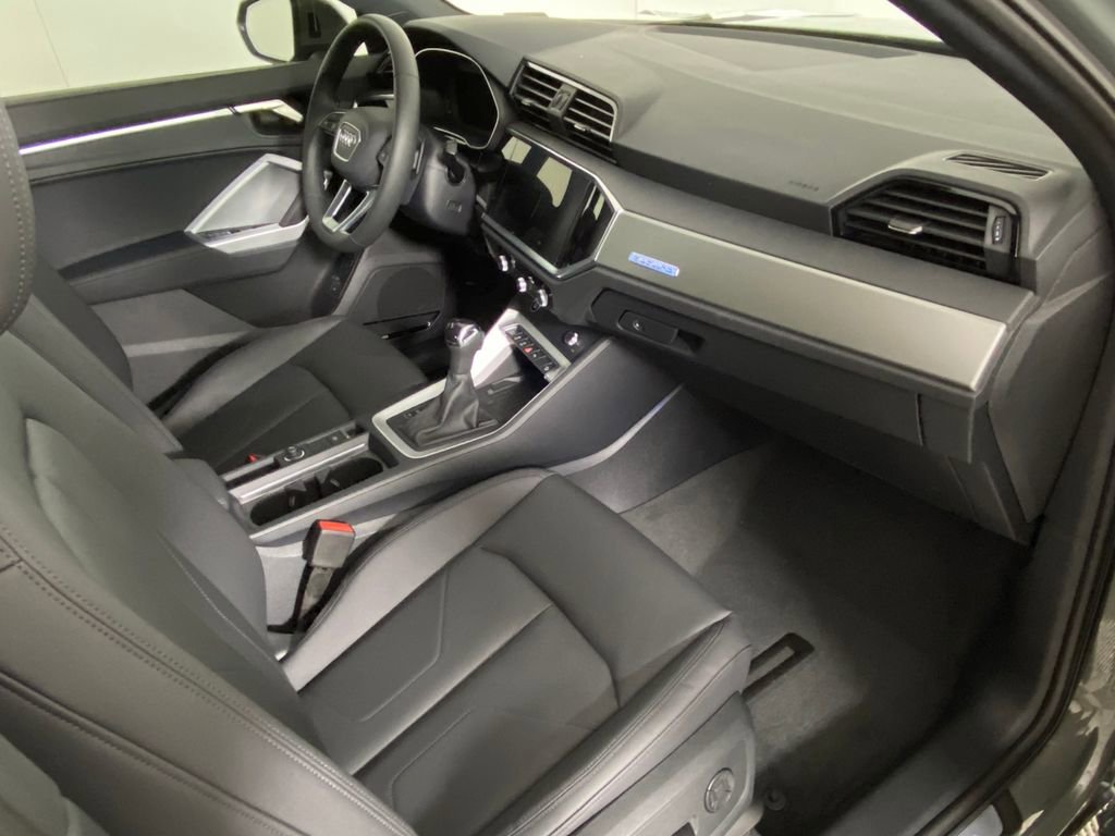 Used 2025 Audi Q3 2.0T Premium Plus w/ Premium Plus Package image 19