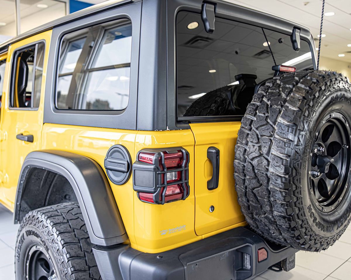 Used 2020 Jeep Wrangler Unlimited Rubicon w/ Dual Top Group AWD/4WD image 16