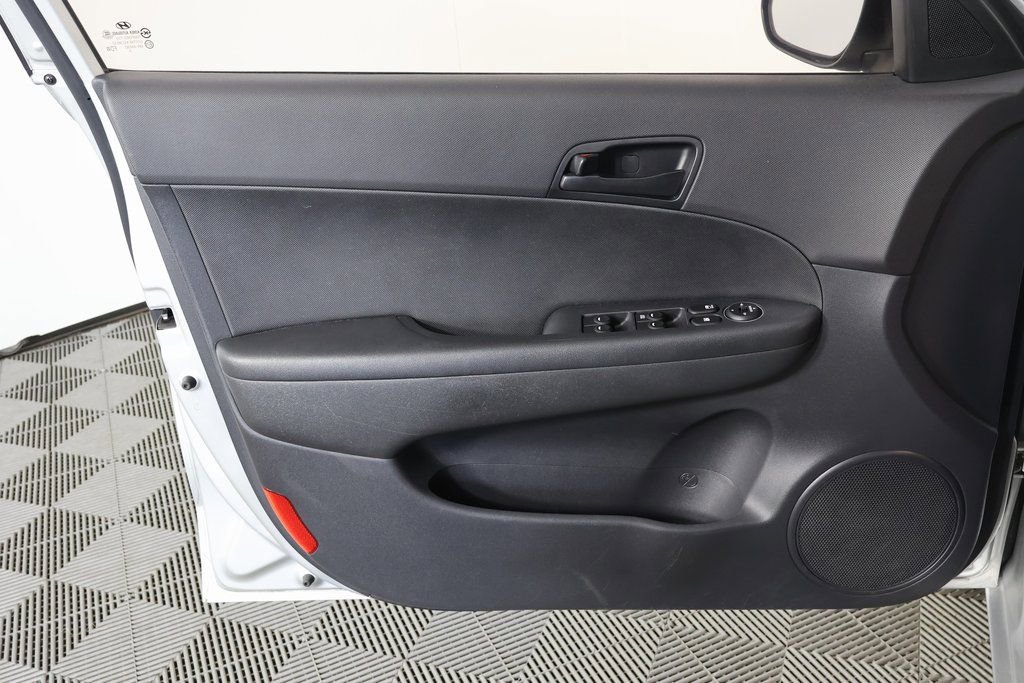 Used 2010 Hyundai Elantra GLS image 10