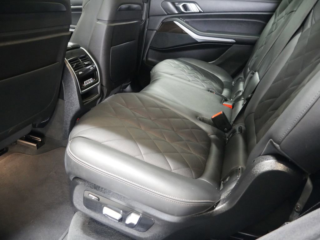 Used 2023 BMW X7 xDrive40i w/ M Sport Package AWD/4WD image 20
