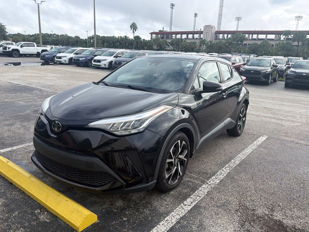 Used 2022 Toyota C-HR XLE FWD image 3