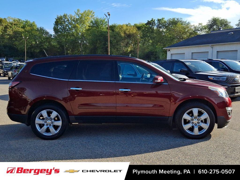 Used 2017 Chevrolet Traverse LT w/ Style and Technology Package AWD/4WD image 9