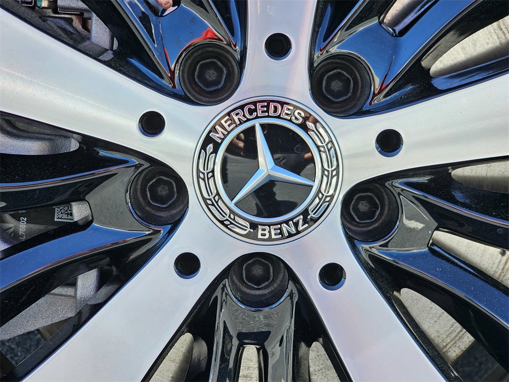 Used 2025 Mercedes-Benz GLB 250 image 11