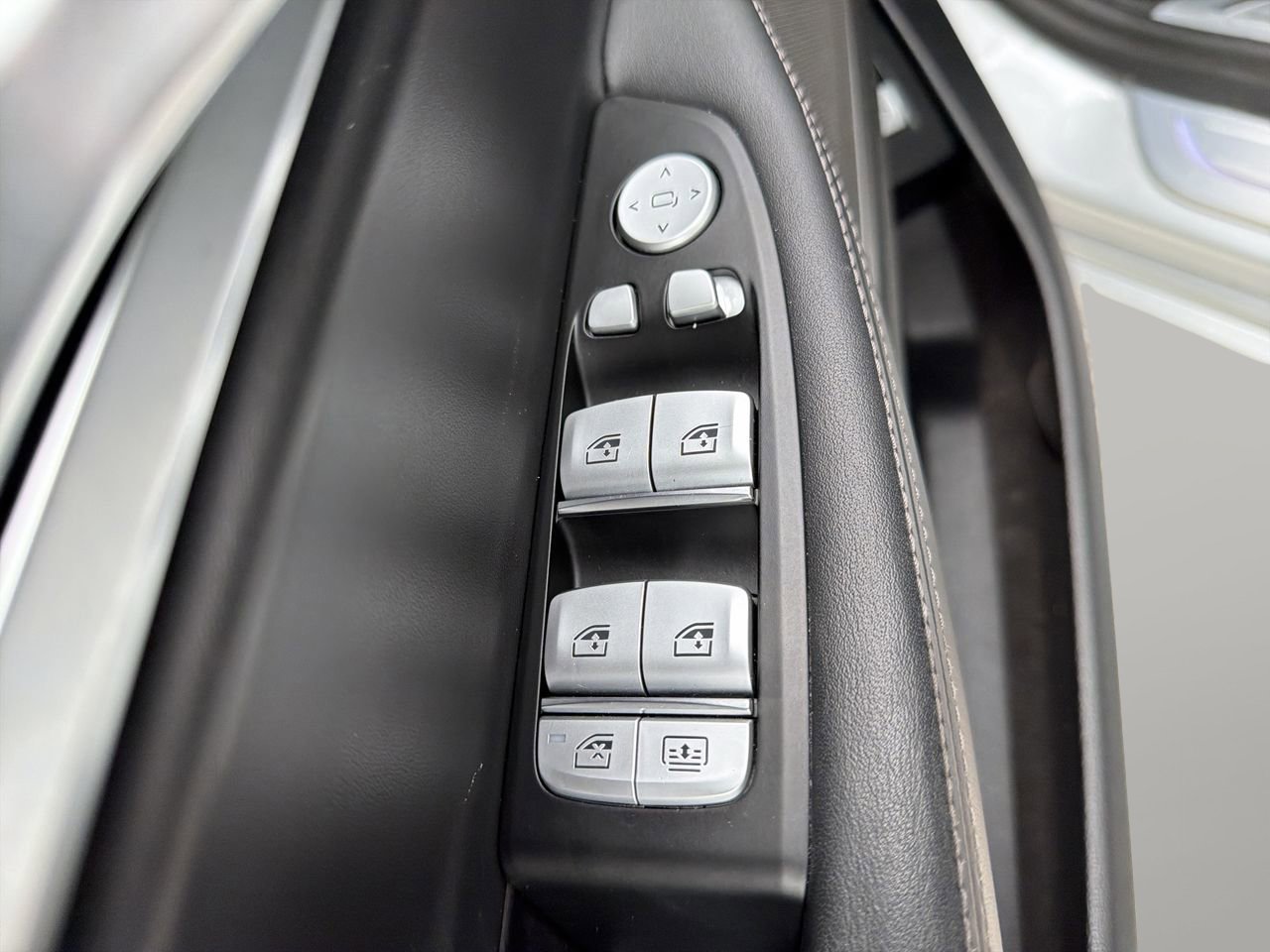 Used 2018 BMW 750i RWD image 17