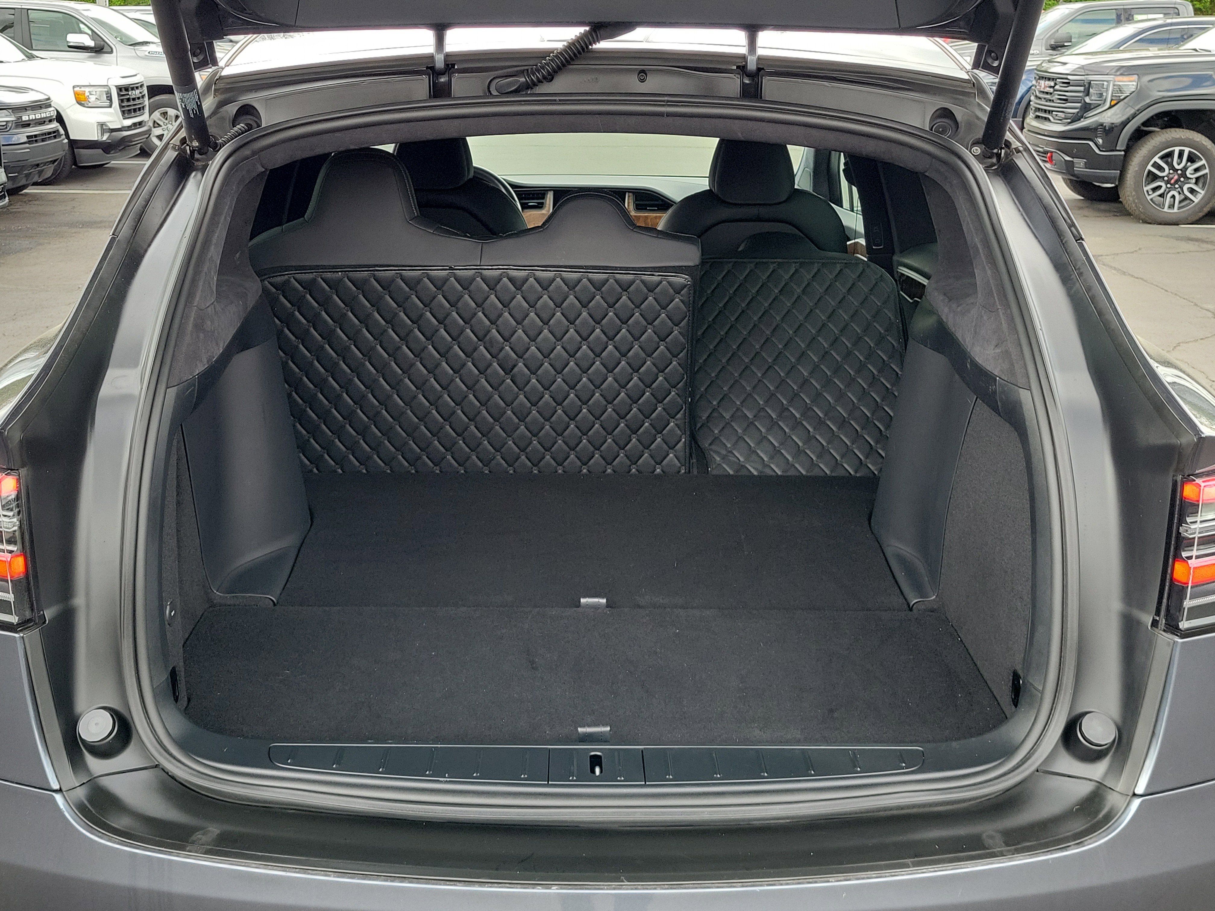 Used 2020 Tesla Model X image 8