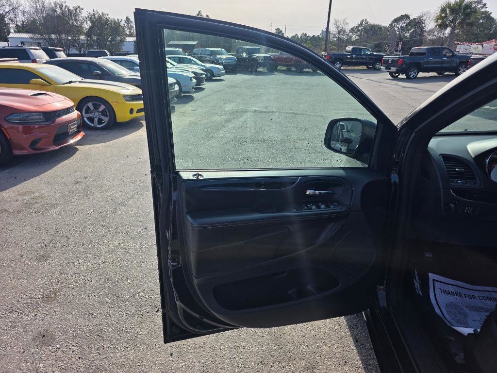 Used 2015 Dodge Grand Caravan SE image 6