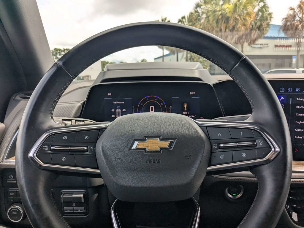 Used 2025 Chevrolet Suburban High Country AWD/4WD image 23