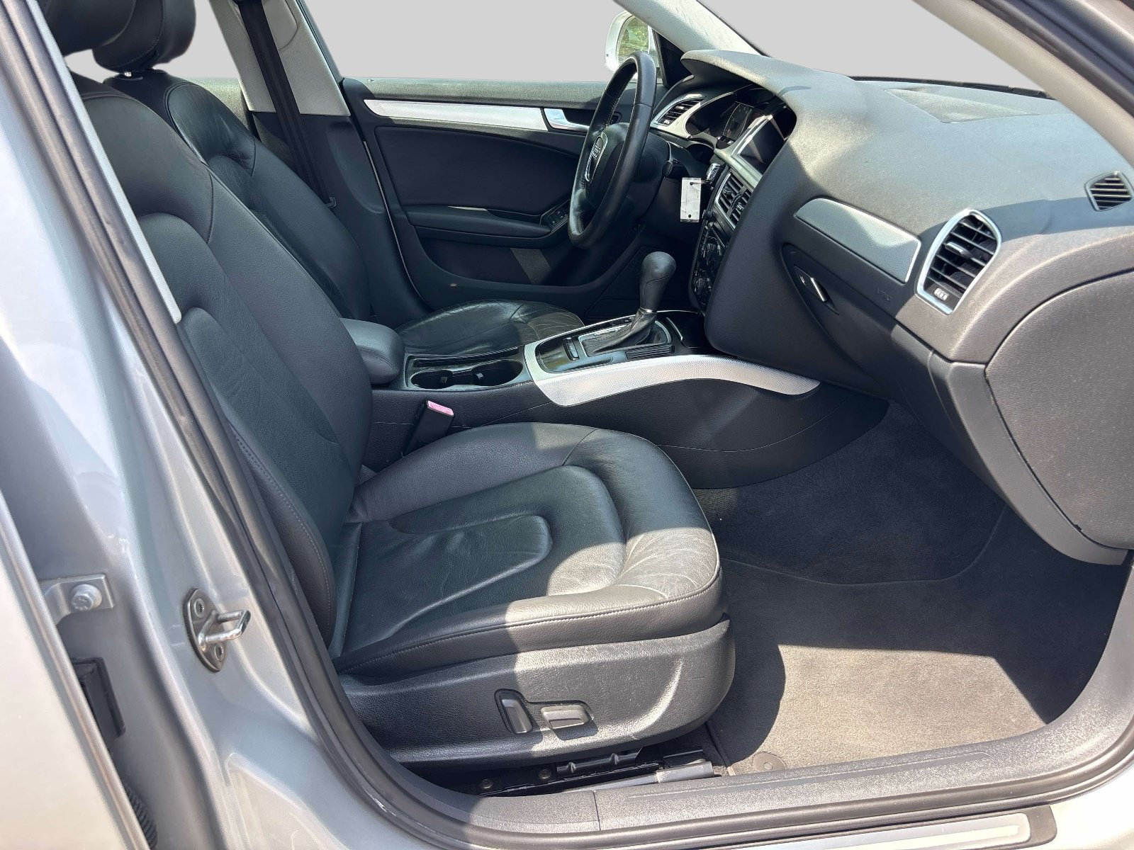 Used 2009 Audi A4 2.0T Premium FWD image 13