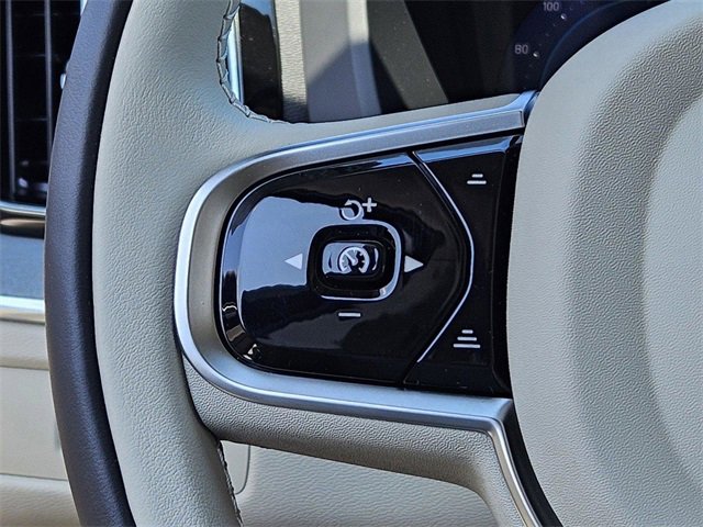 Certified 2025 Volvo XC60 T8 Plus w/ Protection Package Premier image 32