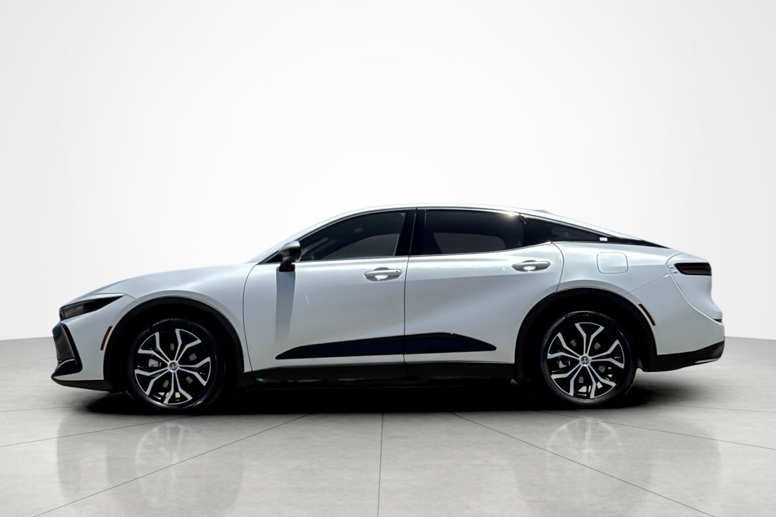 Certified 2024 Toyota Crown AWD/4WD image 2