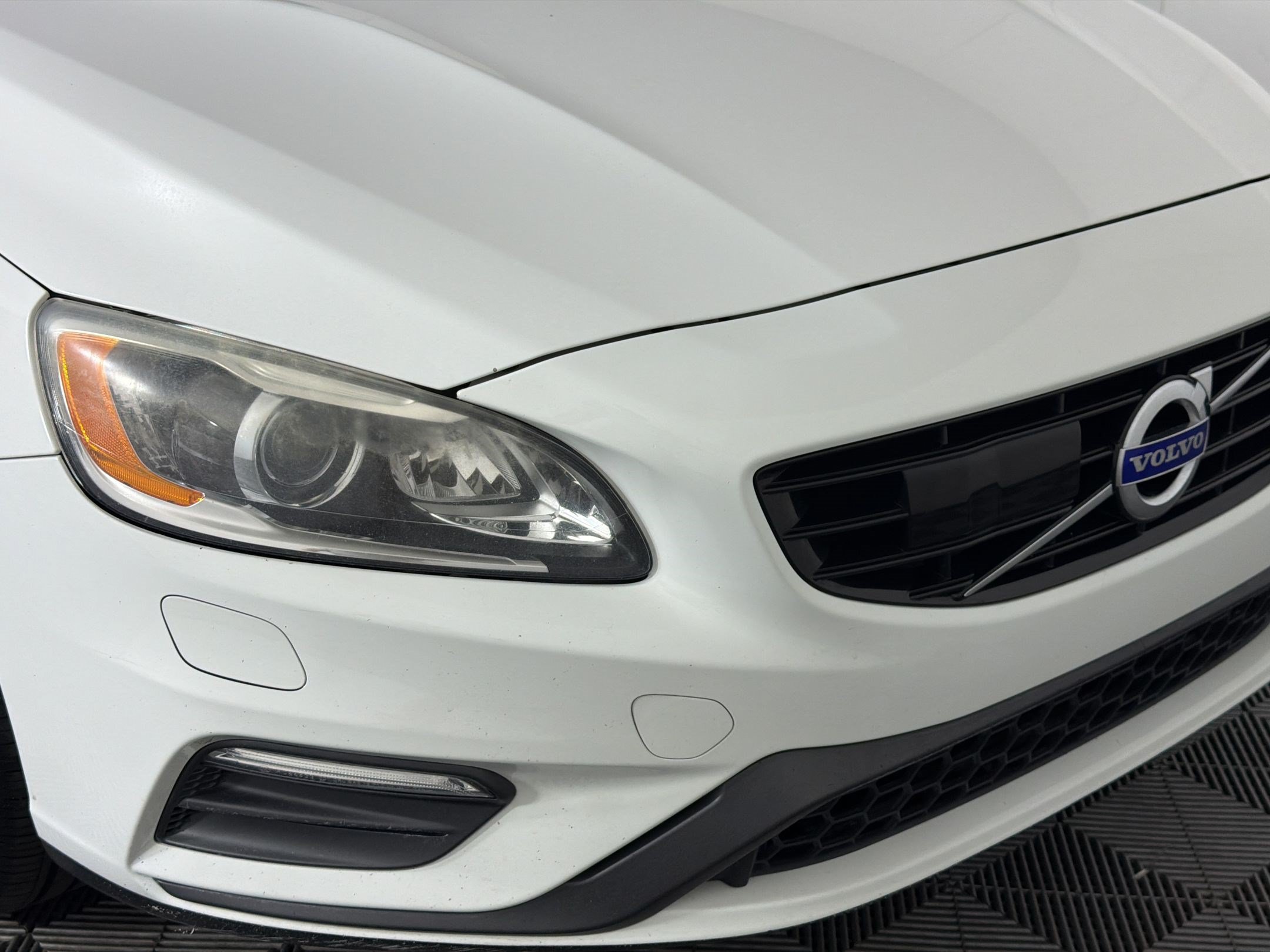 Used 2018 Volvo V60 T5 Dynamic w/ Vision Package FWD image 12