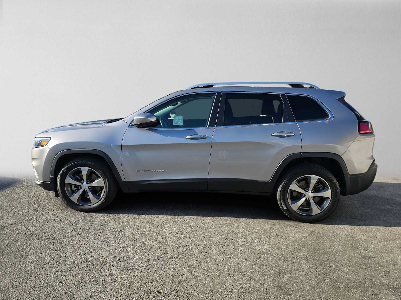 Used 2019 Jeep Cherokee Limited FWD image 6