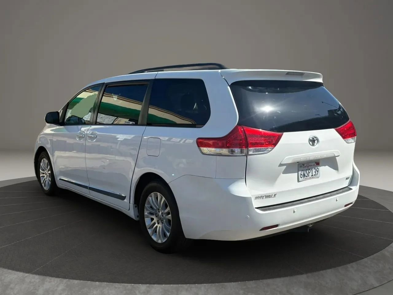 Used 2012 Toyota Sienna XLE FWD image 8