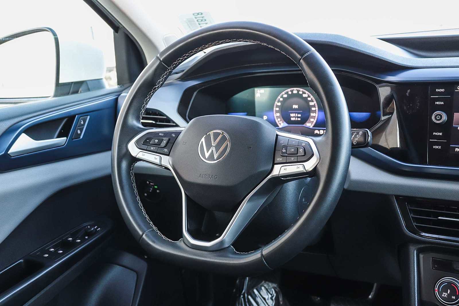 Used 2022 Volkswagen Taos SE image 16