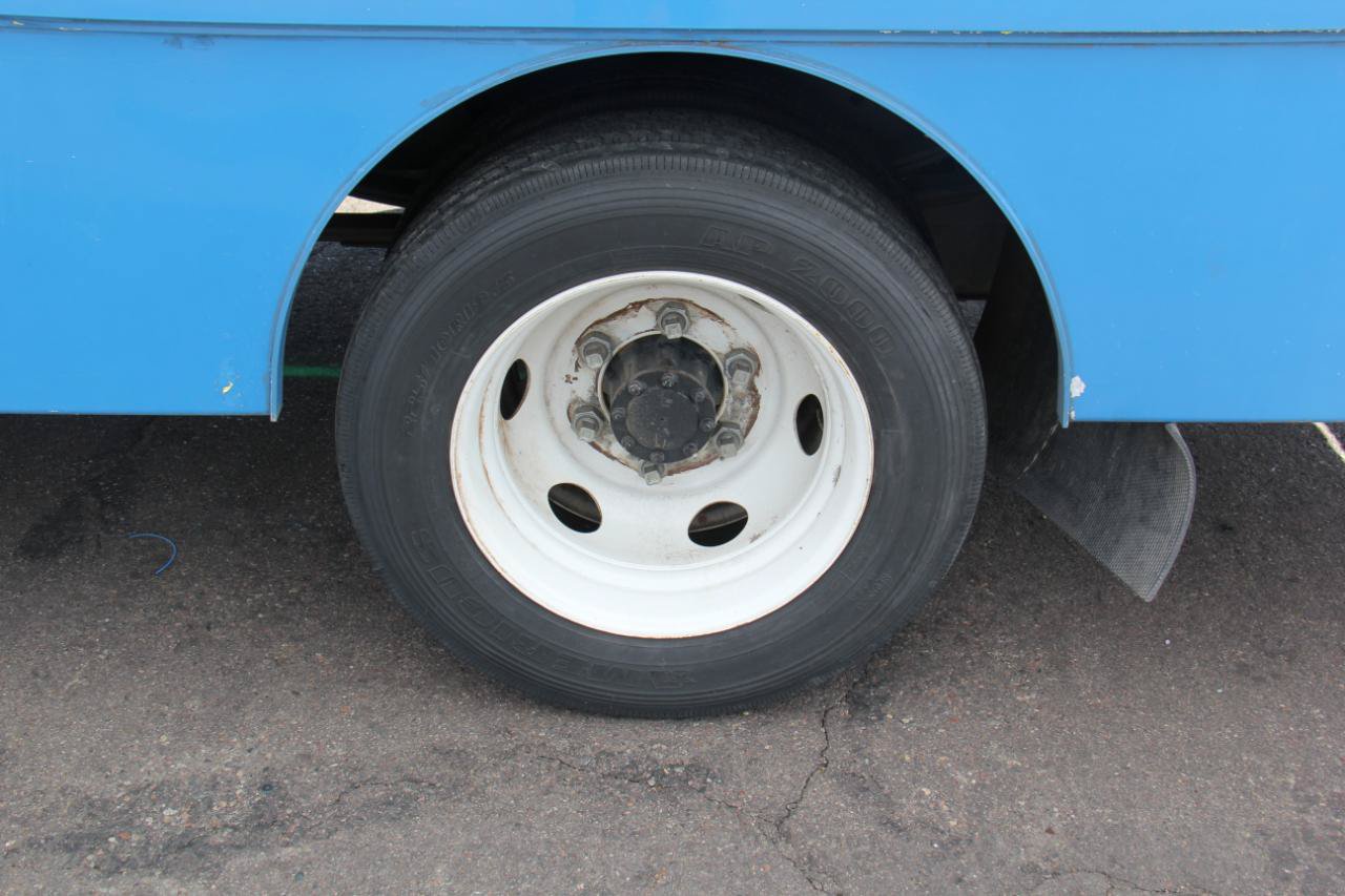 Used 2018 Isuzu NPR RWD image 17