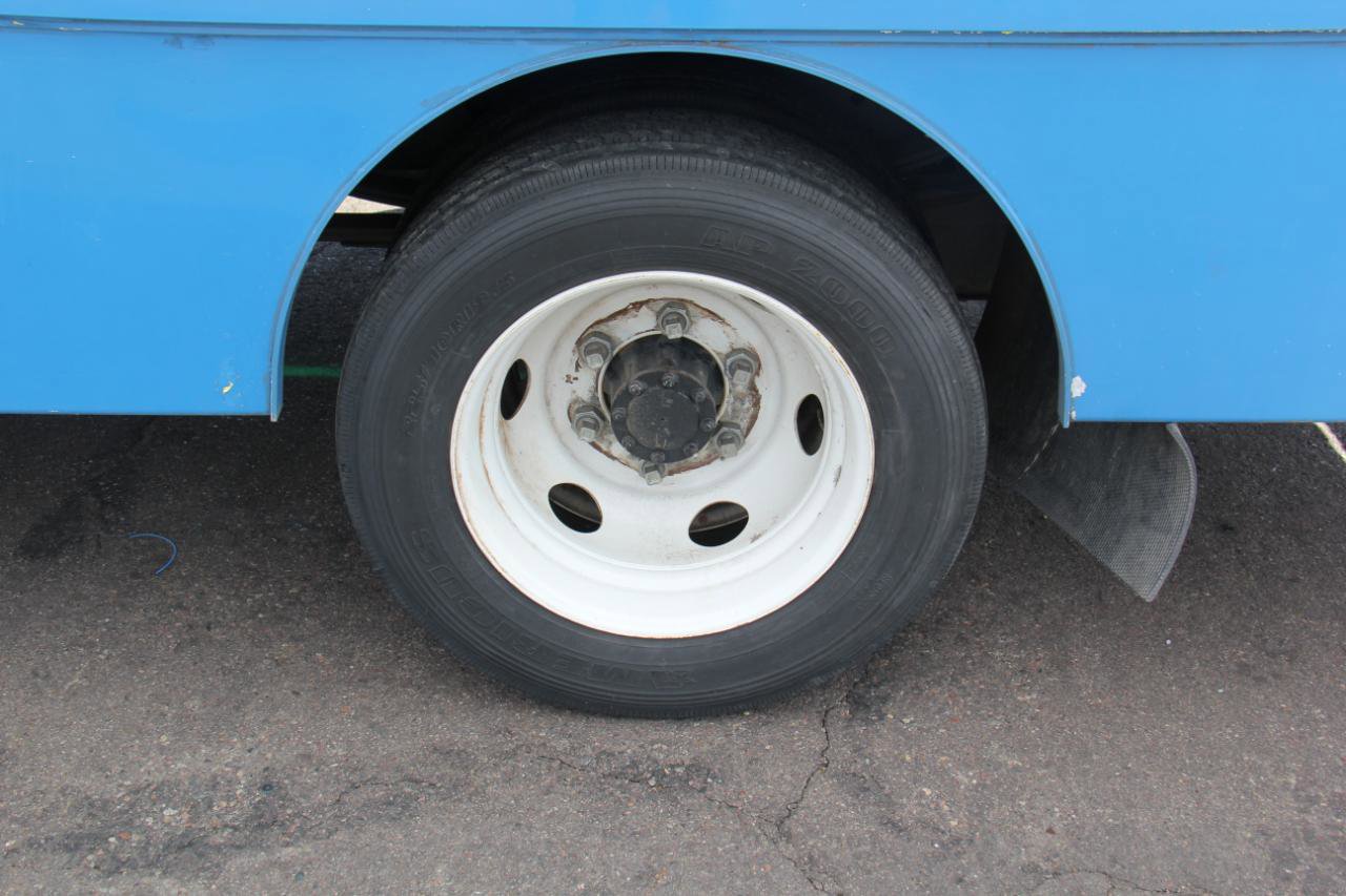 Used 2018 Isuzu NPR image 17