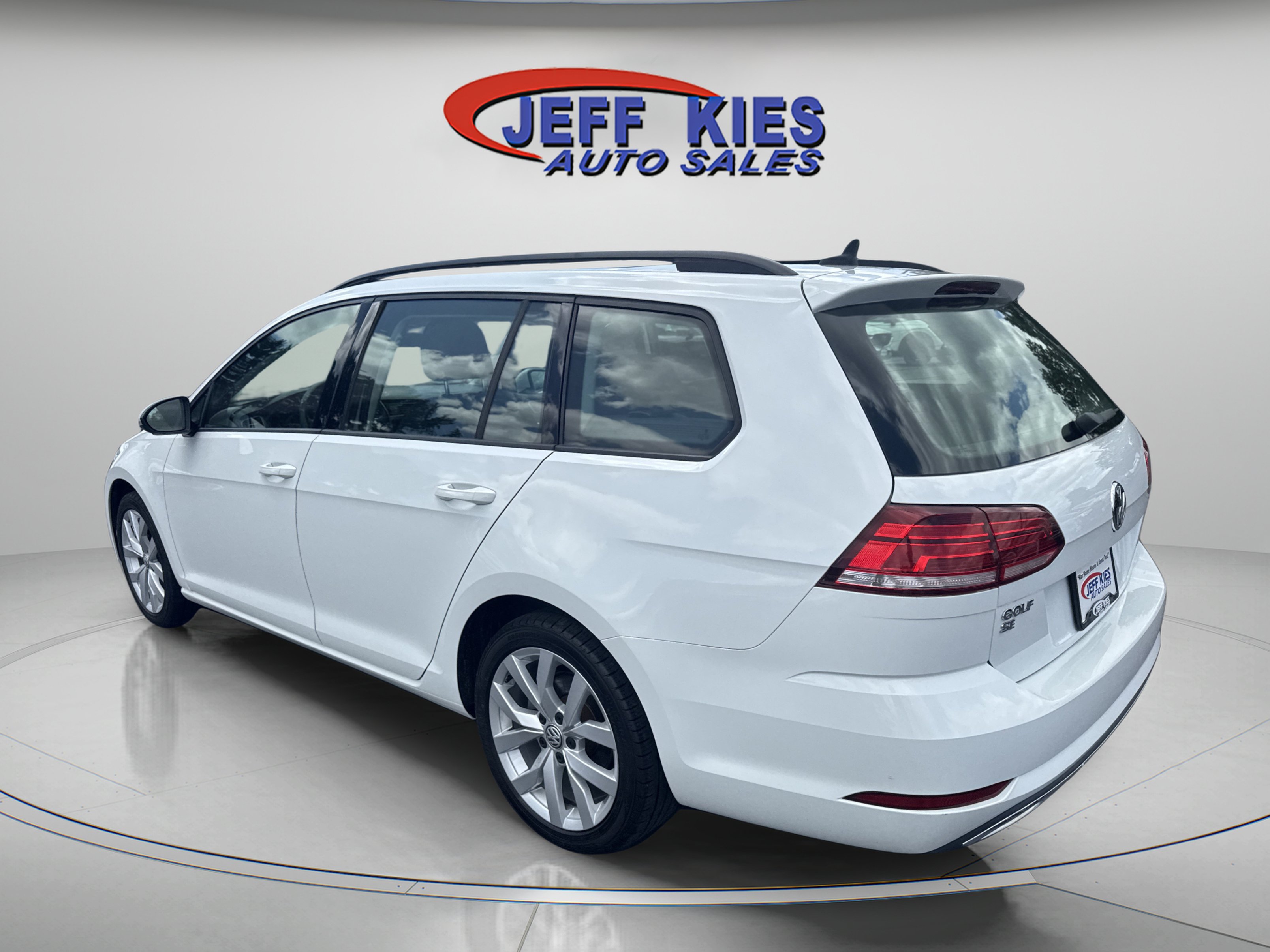 Used 2019 Volkswagen Golf SE FWD image 7