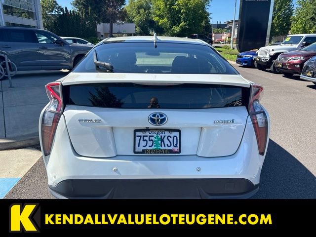 Used 2018 Toyota Prius Three Touring FWD image 4
