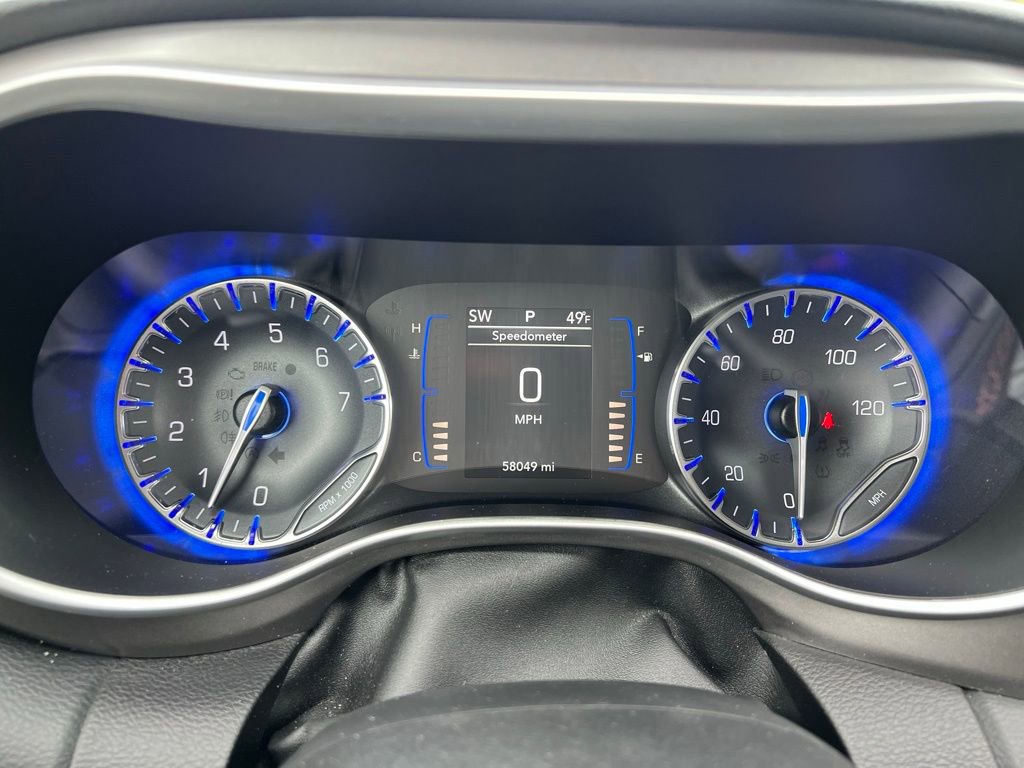 Used 2020 Chrysler Pacifica Touring w/ Tire & Wheel Group FWD image 29