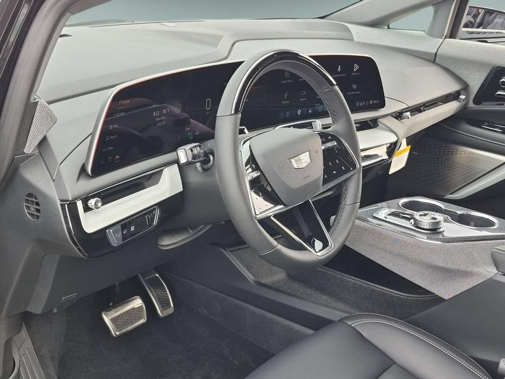 Used 2027 Cadillac Optiq Luxury RWD image 9
