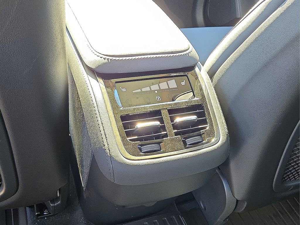 New 2026 Volvo XC90 B6 Plus w/ Protection Package Premier AWD/4WD image 14