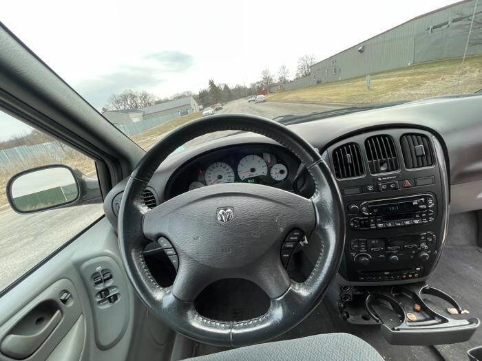 Used 2005 Dodge Grand Caravan SXT w/ Premium Group image 33