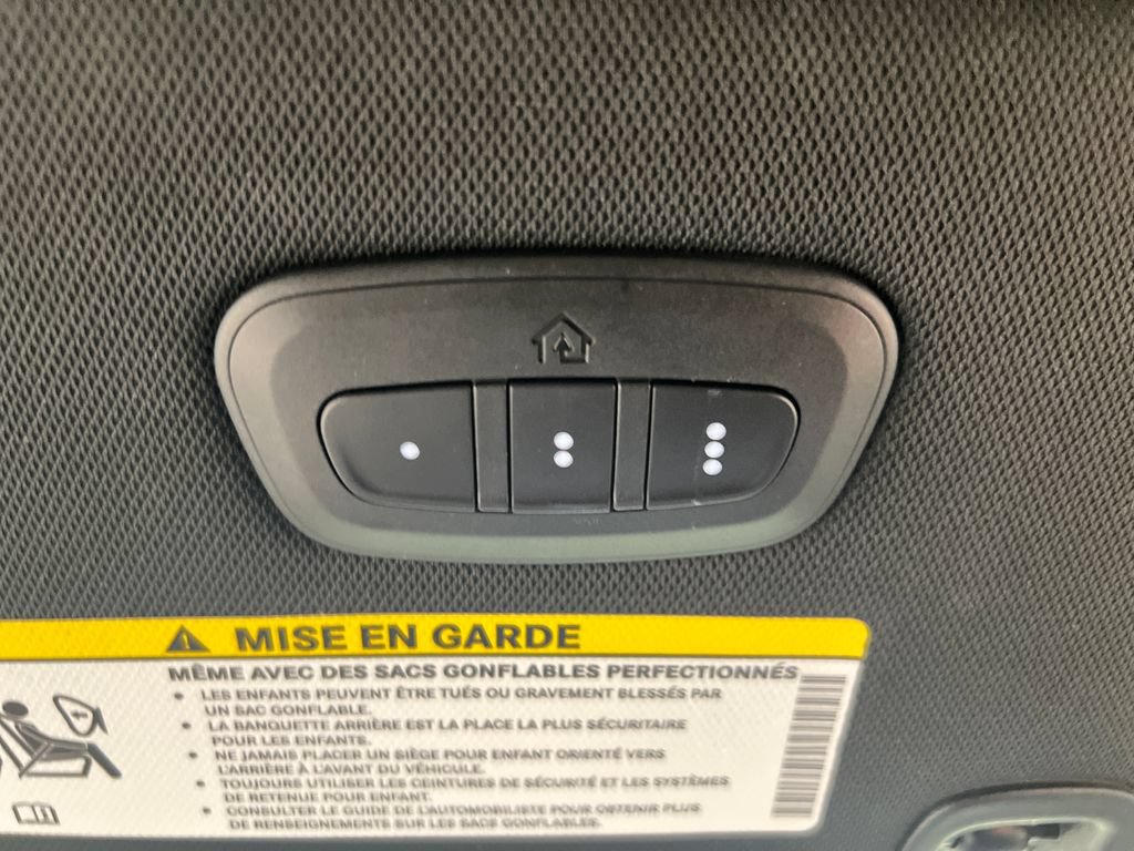 Used 2025 Chrysler Pacifica Select FWD image 78