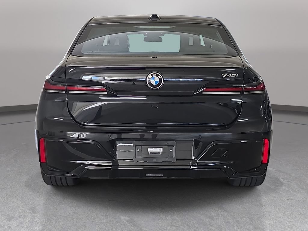 Used 2024 BMW 740i w/ Premium Package 2 RWD image 7