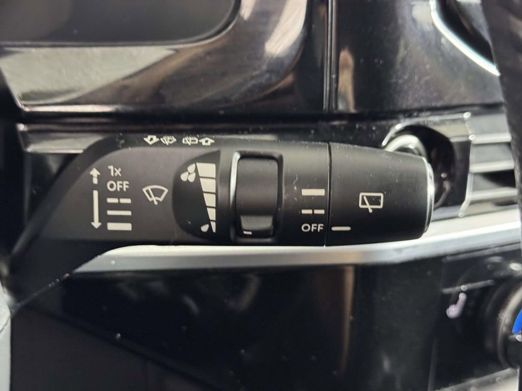 Used 2022 Nissan Pathfinder SV AWD/4WD image 24