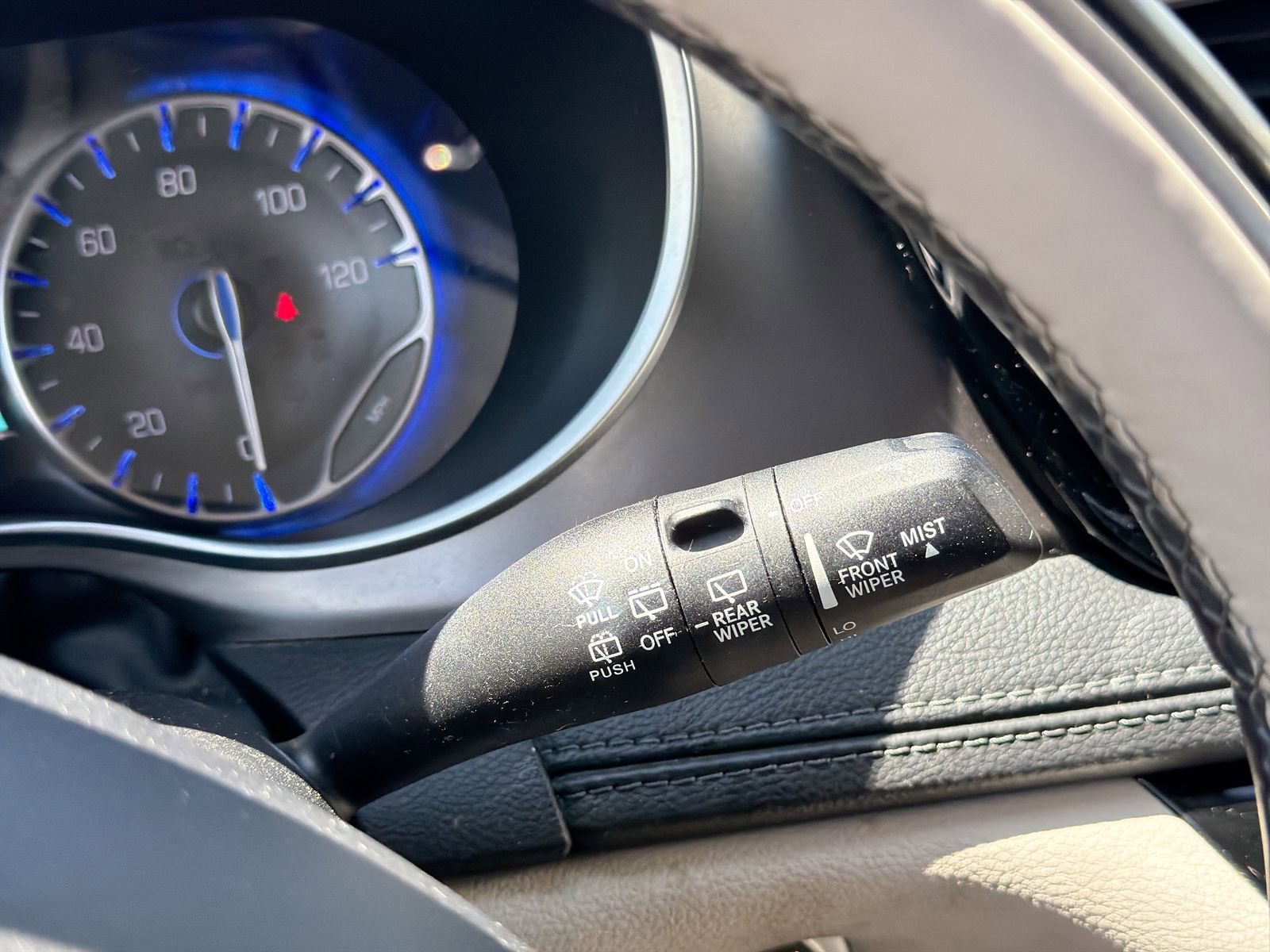 Used 2018 Chrysler Pacifica Limited FWD image 26