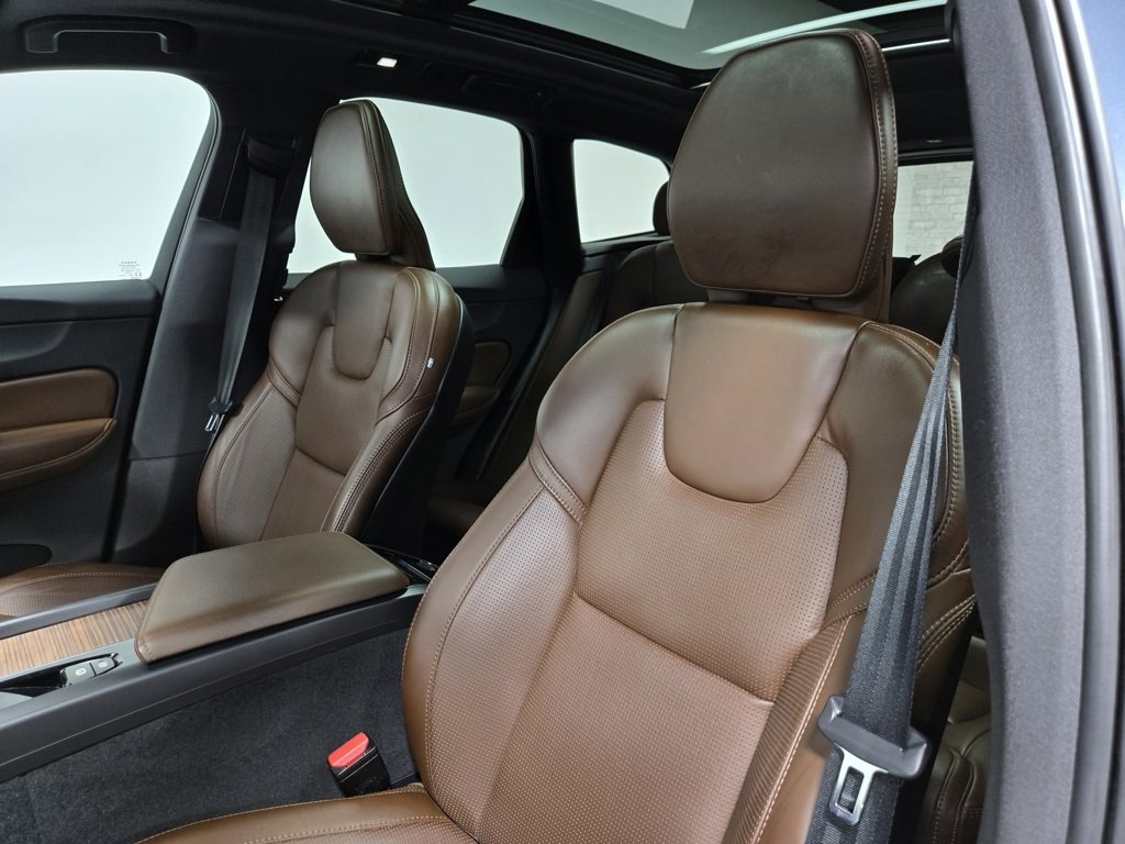 Used 2022 Volvo XC60 B5 Inscription w/ Advanced Package image 12