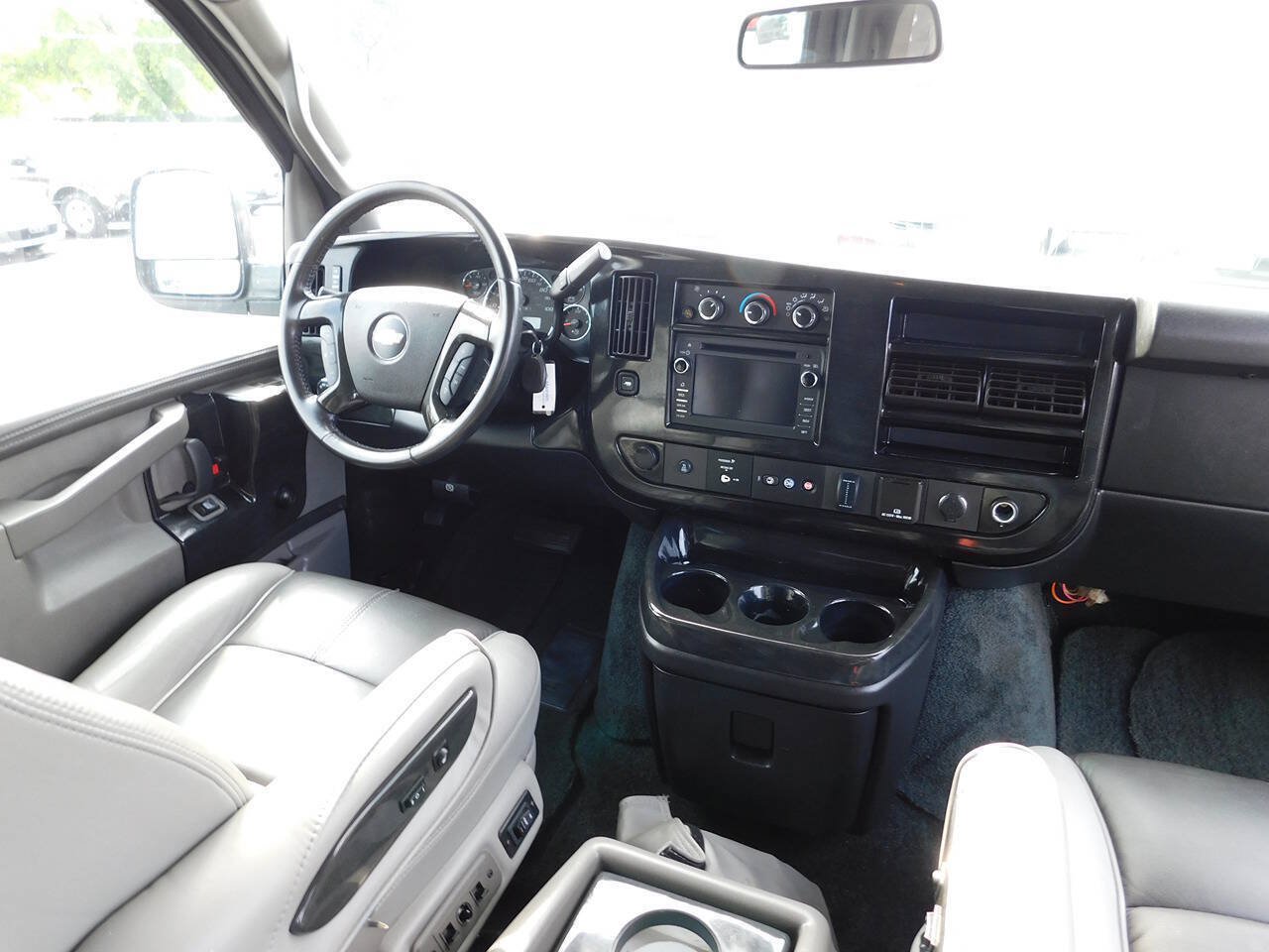 Used 2018 Chevrolet Express 2500 w/ Enhanced Convenience Package RWD image 24