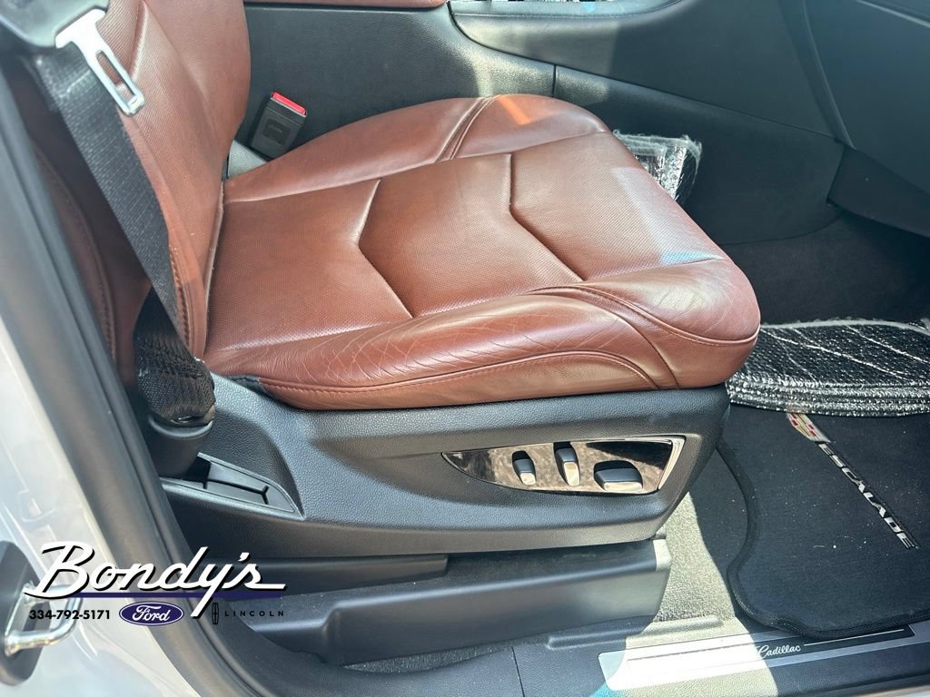 Used 2018 Cadillac Escalade Luxury RWD image 4