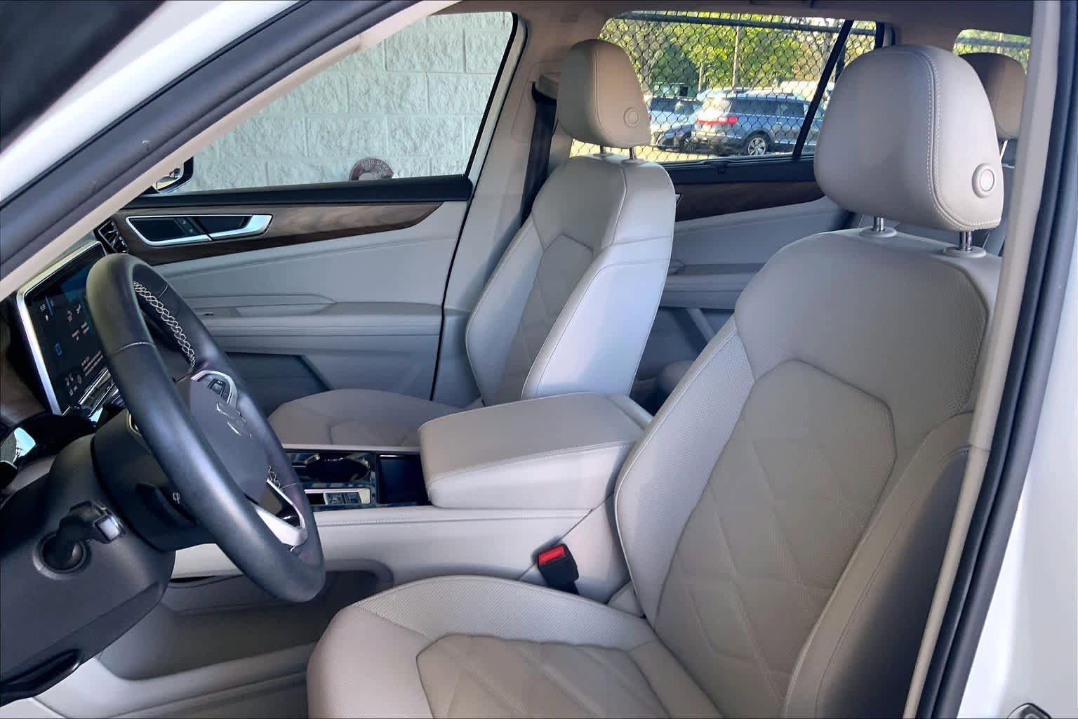 Used 2024 Volkswagen Atlas SE FWD image 8