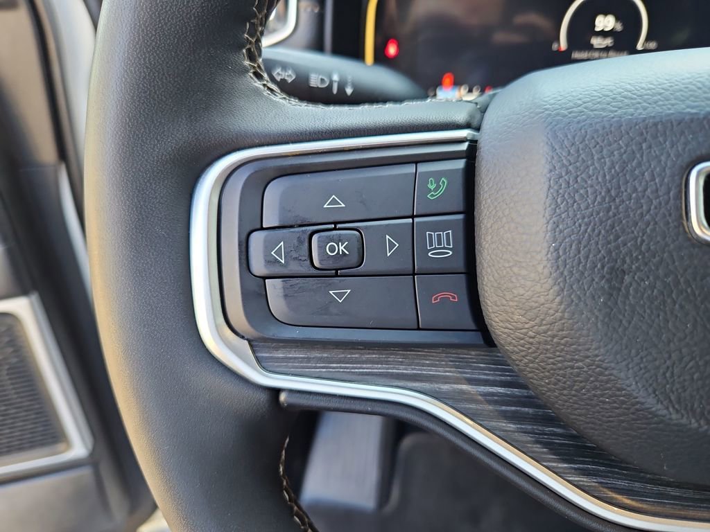 Used 2024 Jeep Wagoneer L Series III w/ Flexible Seating Group image 11