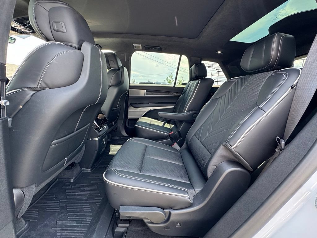 Used 2026 Cadillac Vistiq Platinum w/ LPO, Floor Liner Package AWD/4WD image 31