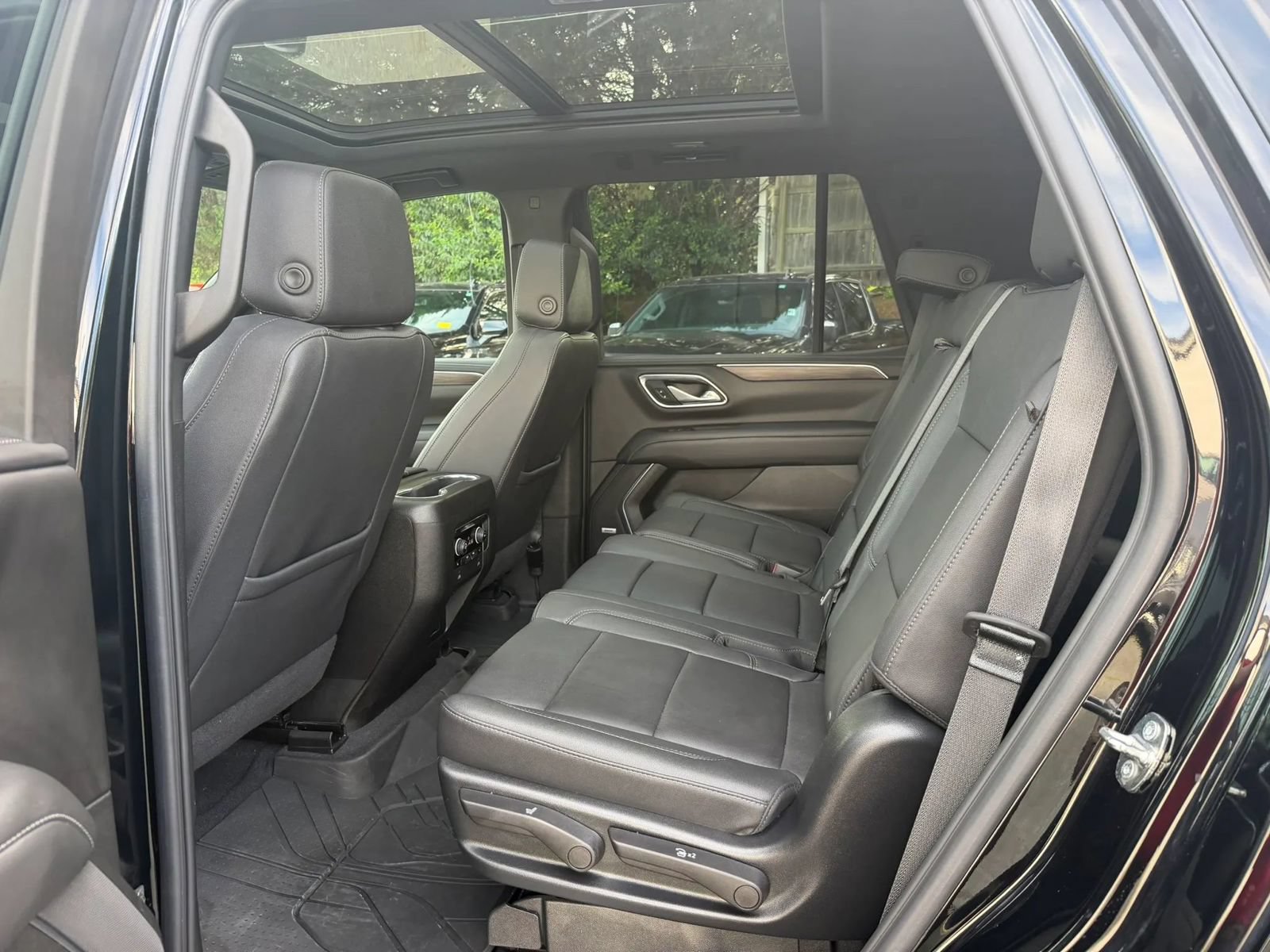 Used 2023 Chevrolet Tahoe Z71 w/ Luxury Package AWD/4WD image 10