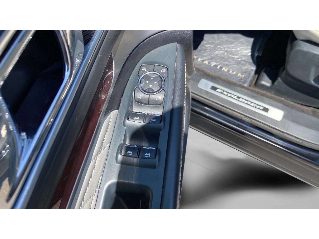 Used 2018 Ford Explorer Platinum AWD/4WD image 19