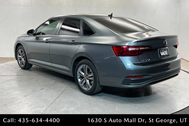 Used 2022 Volkswagen Jetta SE image 3