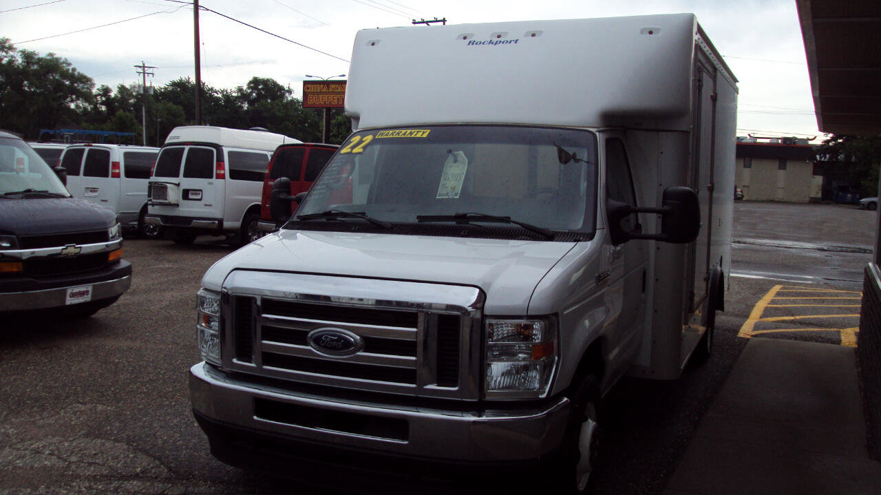 Used 2022 Ford E-350 and Econoline 350 Super Duty image 4