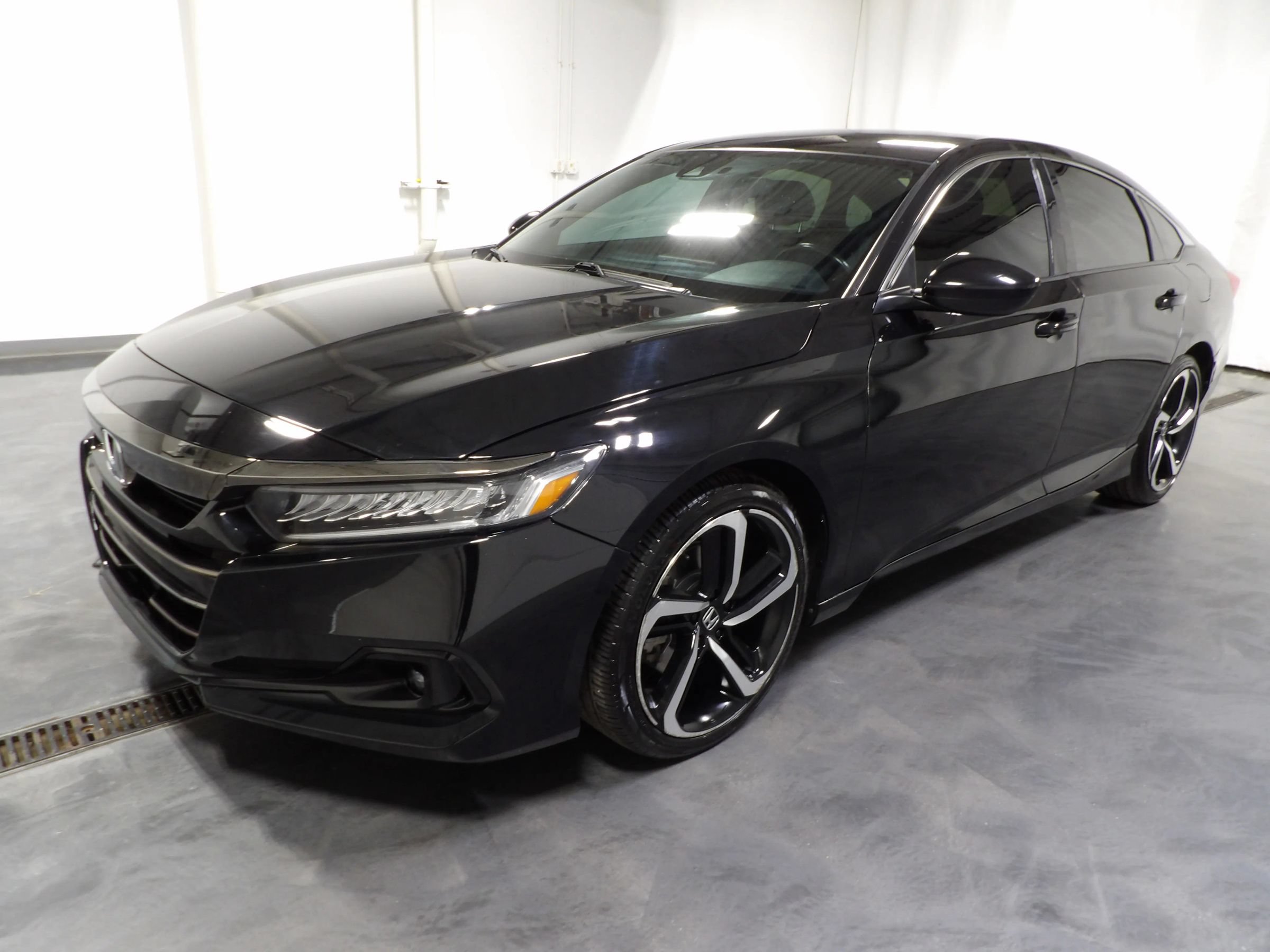Used 2022 Honda Accord Sport image 3