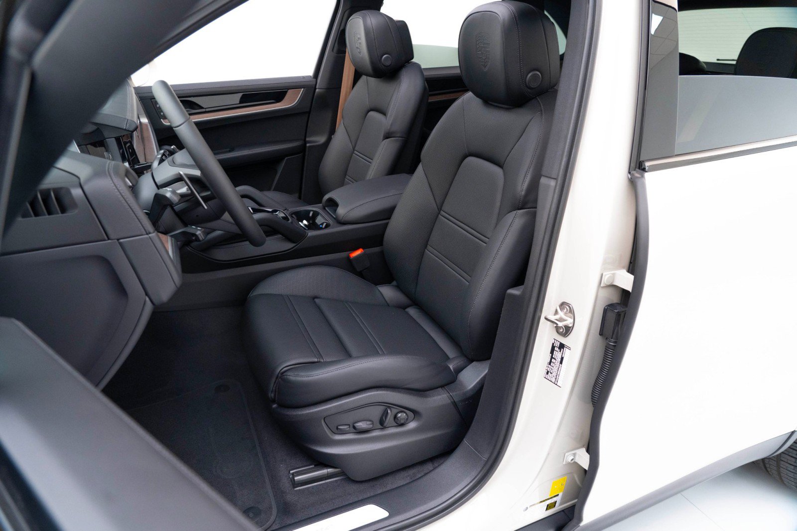 New 2025 Porsche Cayenne image 5