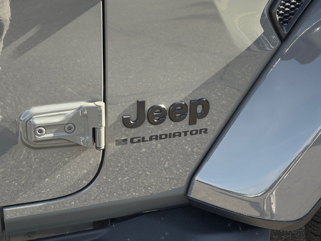 Used 2023 Jeep Gladiator Overland AWD/4WD image 34