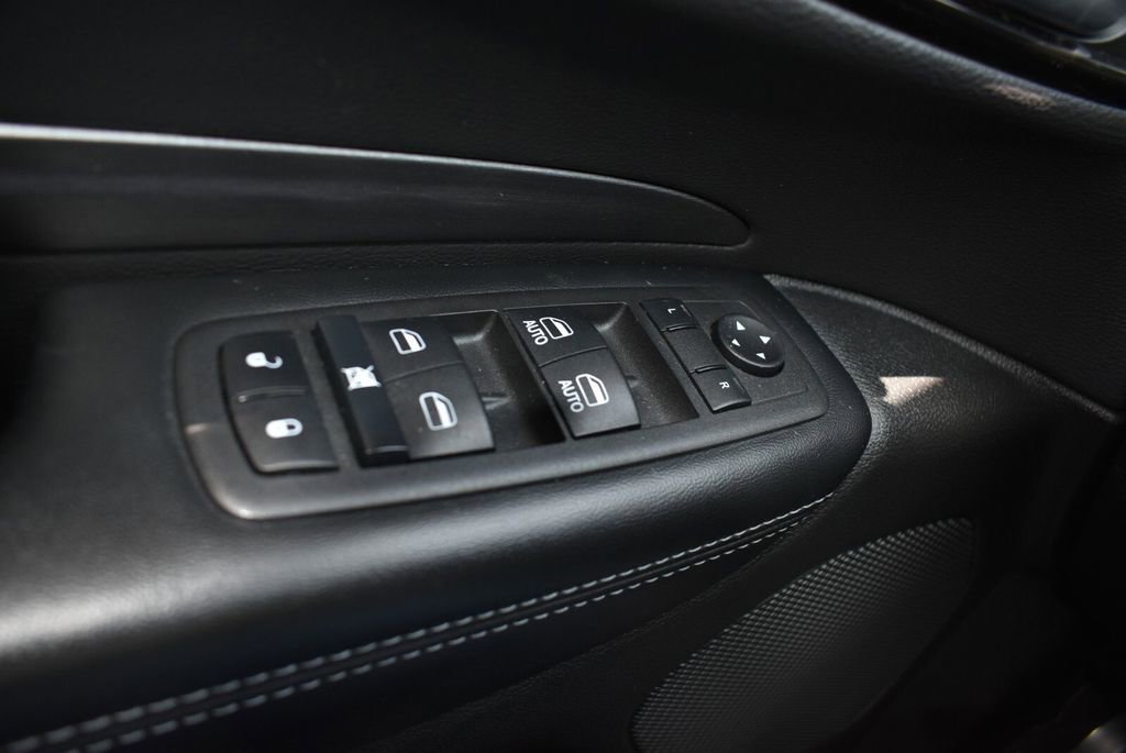 Used 2022 Dodge Durango SXT w/ Anodized Platinum Package AWD/4WD image 22