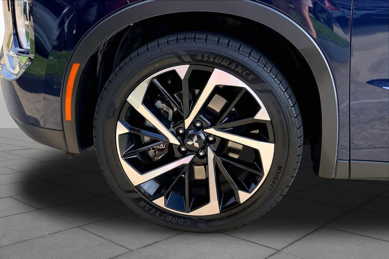 Used 2023 Mitsubishi Outlander SE AWD/4WD image 11