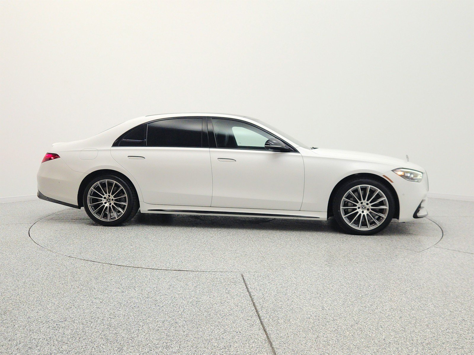 Used 2025 Mercedes-Benz S 580 4MATIC Sedan image 4