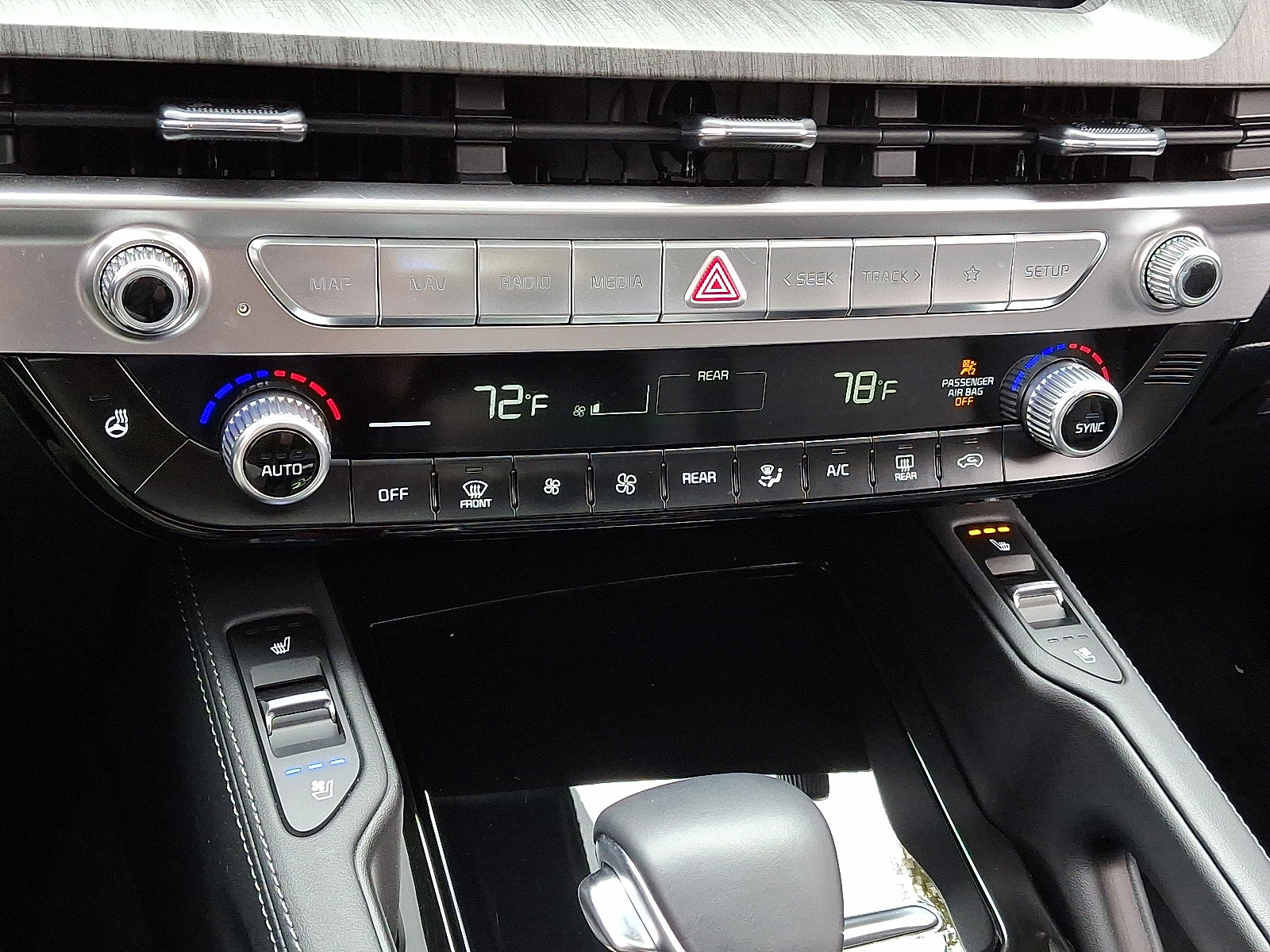 Used 2024 Kia Telluride EX w/ EX Captain's Chair Package image 14