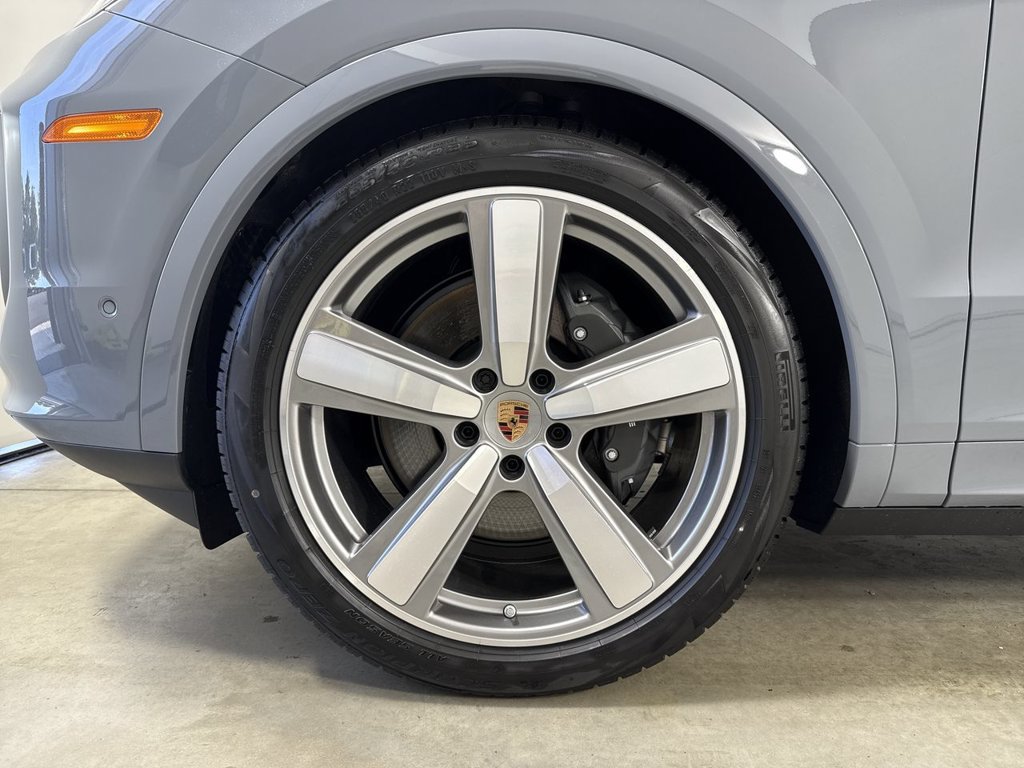 New 2026 Porsche Cayenne Coupe AWD/4WD image 13
