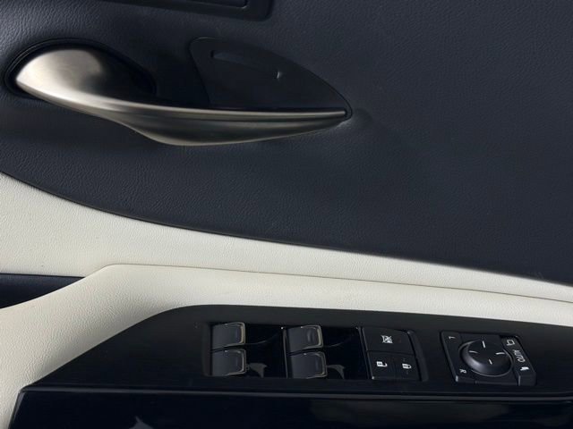 Used 2025 Lexus ES 300h w/ Premium Package image 18